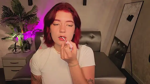 Nikki Gringer online show from June 16, 1:05 am