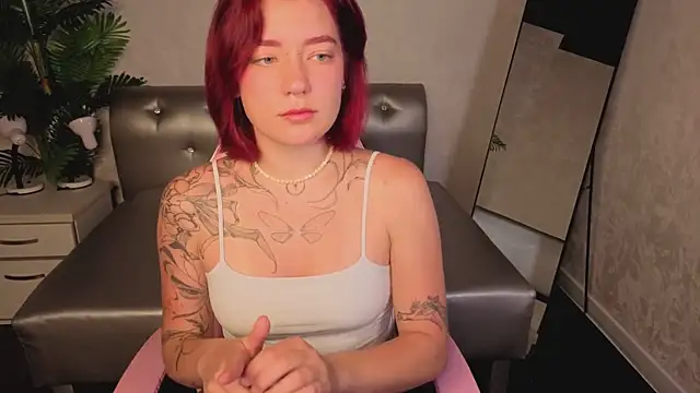 Nikki Gringer online show from June 17, 1:27 am