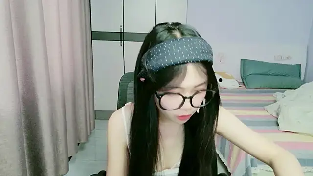 xiaoxiaoyu030 online show from May 31, 9:37 am