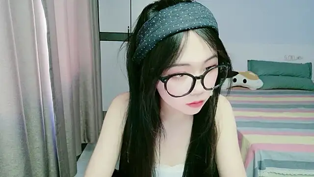 xiaoxiaoyu030 online show from May 30, 7:47 am