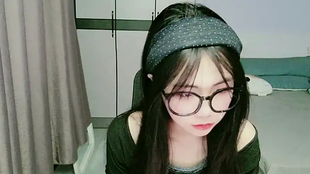 xiaoxiaoyu030 online show from May 20, 10:56 am