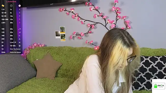 HellyCherry online show from June 6, 7:52 pm