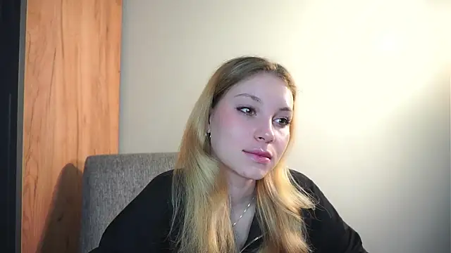 Sairallyn online show from May 15, 8:18 pm