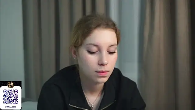 Sairallyn online show from June 18, 9:53 pm