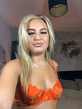 CharlottemilfUKx online show from June 15, 7:35 pm