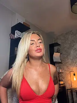 CharlottemilfUKx online show from June 30, 8:20 pm
