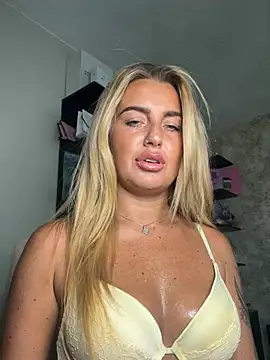 CharlottemilfUKx online show from May 30, 6:13 pm