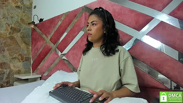 keylli vega online show from May 15, 12:25 pm