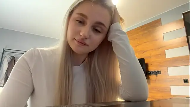 TiffanieSluyter online show from May 14, 6:05 pm