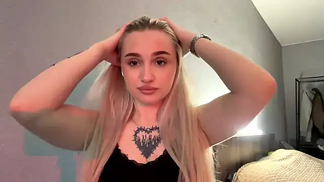 TiffanieSluyter online show from May 19, 3:41 pm