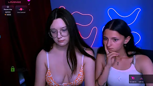Snapshot of caroline_honeyy chatting on June 27, 10:27 pm caroline honeyy online show from June 27, 10:27 pm