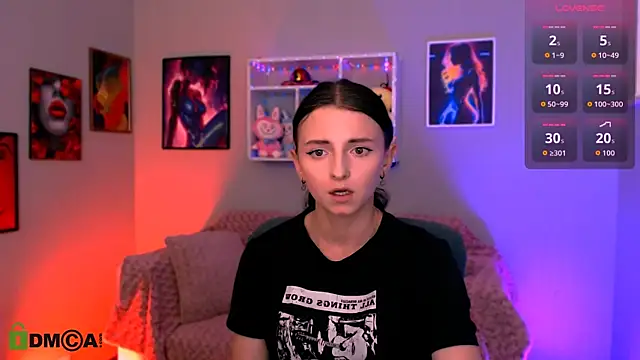 Snapshot of caroline_honeyy chatting on June 13, 7:45 pm caroline honeyy online show from June 13, 7:45 pm