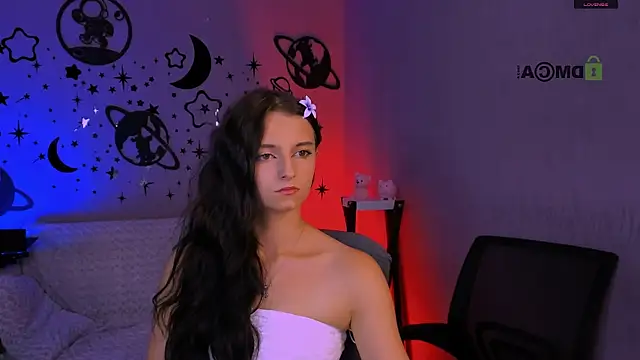 Snapshot of caroline_honeyy chatting on July 13, 9:08 am caroline honeyy online show from July 13, 9:08 am