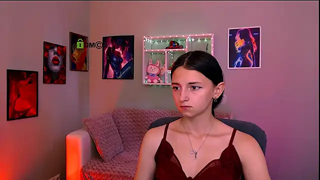 Snapshot of caroline_honeyy chatting on June 16, 9:42 am caroline honeyy online show from June 16, 9:42 am