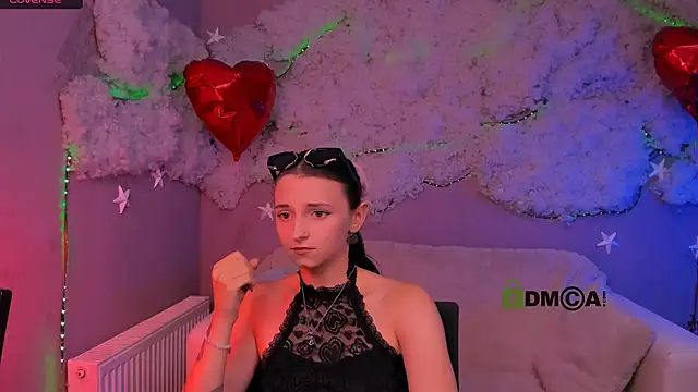 Snapshot of caroline_honeyy chatting on July 16, 7:00 pm caroline honeyy online show from July 16, 7:00 pm