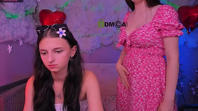 Snapshot of caroline_honeyy chatting on July 14, 2:05 am caroline honeyy online show from July 14, 2:05 am