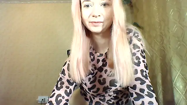 Snapshot of Lunaria5391 chatting on May 31, 8:09 pm Lunaria5391 online show from May 31, 8:09 pm