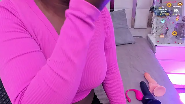Snapshot of SophiaScottX chatting on June 15, 7:46 pm SophiaScottX online show from June 15, 7:46 pm