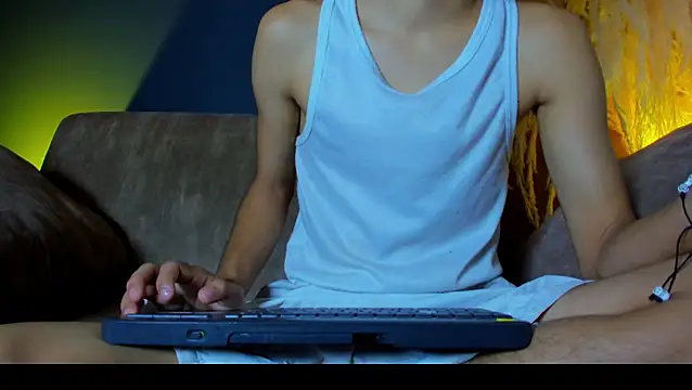 Snapshot of leonix_love chatting on May 29, 10:43 am leonix love online show from May 29, 10:43 am