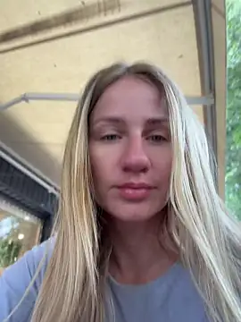 Snapshot of AnnaMist_ chatting on July 4, 6:53 am AnnaMist online show from July 4, 6:53 am
