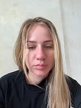 Snapshot of AnnaMist_ chatting on June 19, 6:41 am AnnaMist online show from June 19, 6:41 am