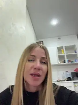 Snapshot of AnnaMist_ chatting on July 4, 6:56 pm AnnaMist online show from July 4, 6:56 pm