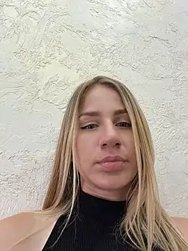 Snapshot of AnnaMist_ chatting on June 17, 5:45 pm AnnaMist online show from June 17, 5:45 pm