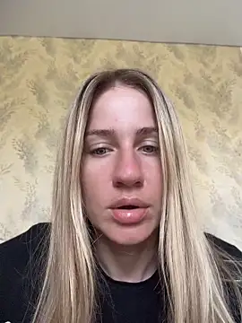 Snapshot of AnnaMist_ chatting on June 8, 6:47 am AnnaMist online show from June 8, 6:47 am
