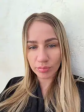 Snapshot of AnnaMist_ chatting on June 17, 5:40 am AnnaMist online show from June 17, 5:40 am