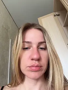 Snapshot of AnnaMist_ chatting on June 18, 5:50 am AnnaMist online show from June 18, 5:50 am