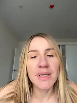 Snapshot of AnnaMist_ chatting on May 24, 7:41 am AnnaMist online show from May 24, 7:41 am