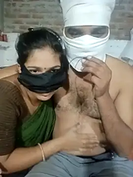 Snapshot of Hindicouple1 chatting on June 25, 4:01 pm Hindicouple1 online show from June 25, 4:01 pm