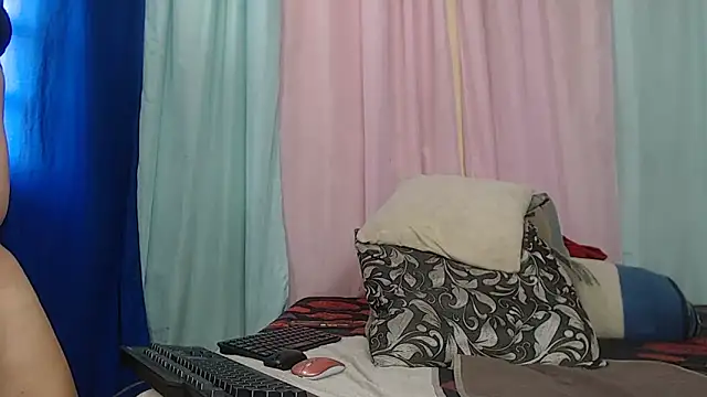 DonatelaHotCouple online show from June 7, 6:02 pm