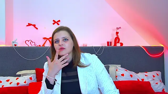 Snapshot of AlexaAvery chatting on July 1, 6:58 am AlexaAvery online show from July 1, 6:58 am