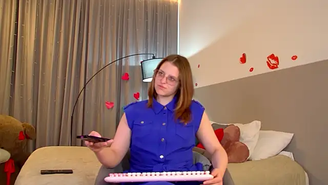 AlexaAvery online show from May 19, 11:50 am