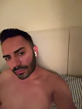 ylnut58 online show from May 13, 7:32 pm