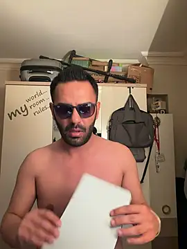 ylnut58 online show from May 15, 7:23 pm