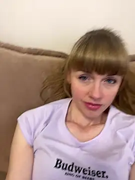 Snapshot of Kamilochka29511 chatting on June 24, 6:01 am Kamilochka29511 online show from June 24, 6:01 am