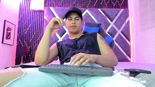 dominic connor online show from June 11, 3:25 am