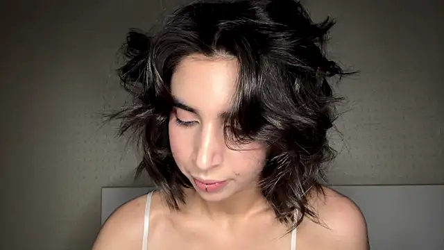 Snapshot of JessiaRuezga chatting on June 4, 11:37 am JessiaRuezga online show from June 4, 11:37 am