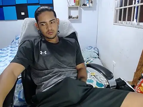 Snapshot of louis_rueda chatting on June 25, 1:49 pm louis rueda online show from June 25, 1:49 pm
