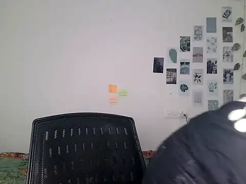 Snapshot of priyanks_sharma37 chatting on June 5, 6:52 am priyanks sharma37 online show from June 5, 6:52 am