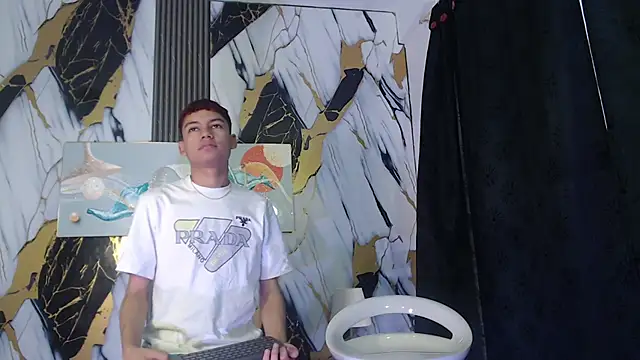 KING LOVERS1 online show from June 22, 1:52 pm