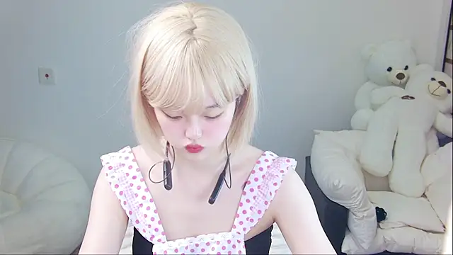 Snapshot of Evil-Bunny007 chatting on June 2, 12:05 pm Evil-Bunny007 online show from June 2, 12:05 pm