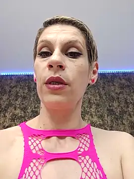 Snapshot of KittyDesiree chatting on June 4, 6:12 pm KittyDesiree online show from June 4, 6:12 pm