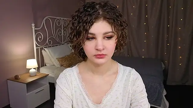 Snapshot of Kira__Fluffy chatting on May 21, 12:08 am Kira Fluffy online show from May 21, 12:08 am