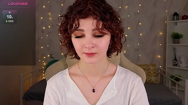 Snapshot of Kira__Fluffy chatting on June 14, 2:24 am Kira Fluffy online show from June 14, 2:24 am