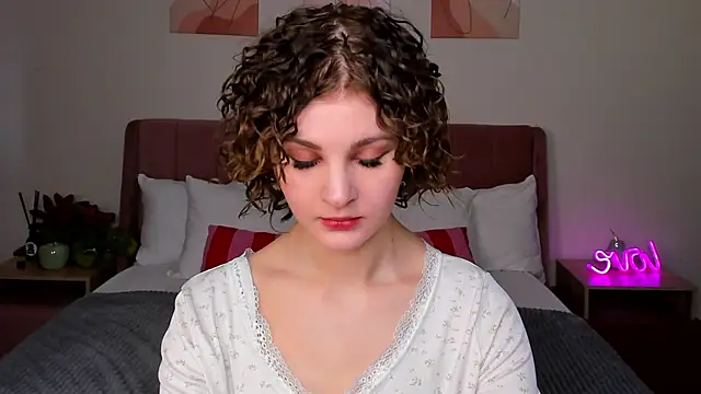 Snapshot of Kira__Fluffy chatting on May 26, 12:09 am Kira Fluffy online show from May 26, 12:09 am