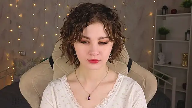 Snapshot of Kira__Fluffy chatting on May 31, 12:05 am Kira Fluffy online show from May 31, 12:05 am