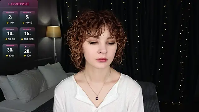 Snapshot of Kira__Fluffy chatting on June 25, 12:08 am Kira Fluffy online show from June 25, 12:08 am